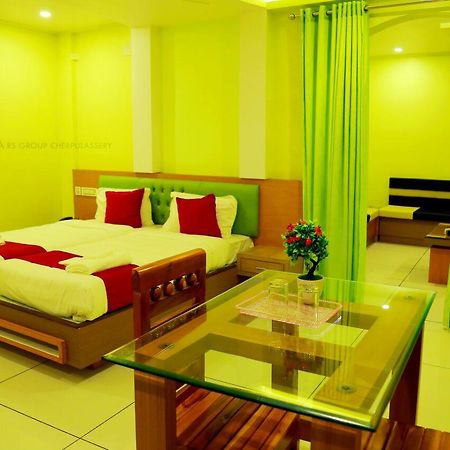 Royal Plaza Residency Hotel Cheruppulasseri Esterno foto
