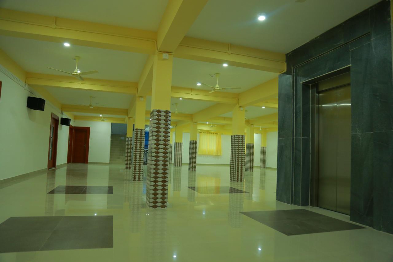 Royal Plaza Residency Hotel Cheruppulasseri Esterno foto