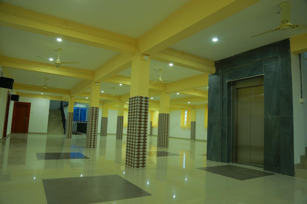 Royal Plaza Residency Hotel Cheruppulasseri Esterno foto