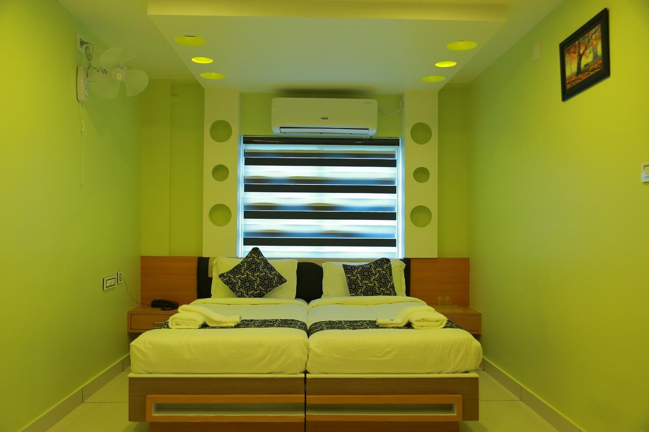 Royal Plaza Residency Hotel Cheruppulasseri Esterno foto
