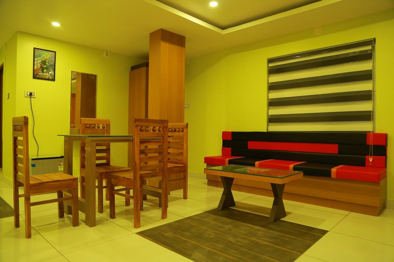 Royal Plaza Residency Hotel Cheruppulasseri Esterno foto